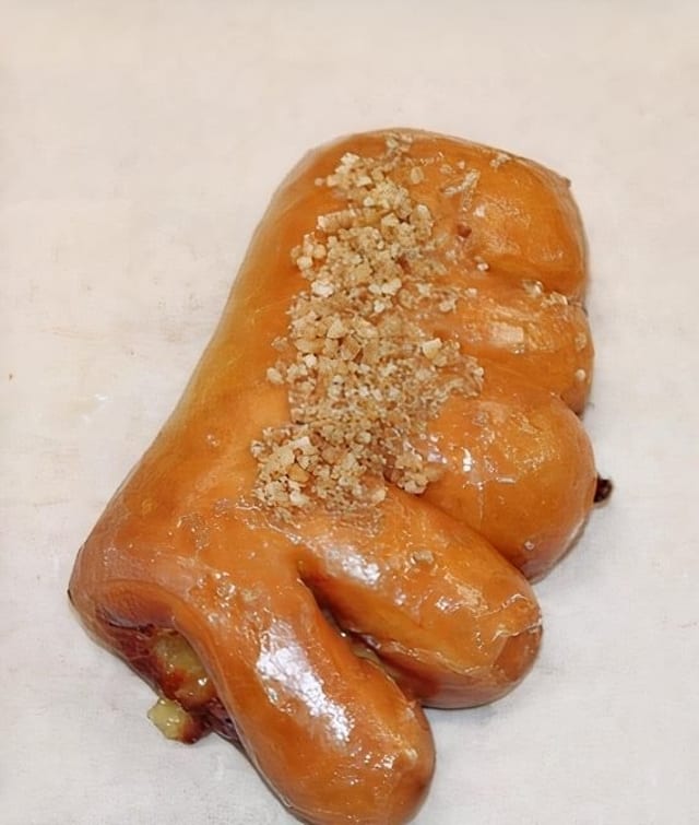 Bear Claw Donut (Apple & Cinnamon).